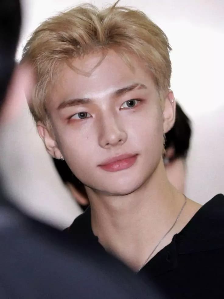 Hwang Hyunjin  thumbnail