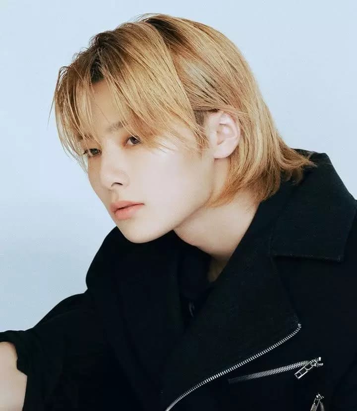 Jeongin  thumbnail