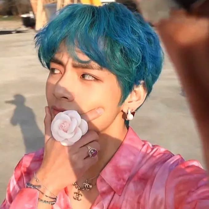 Kim Taehyung thumbnail