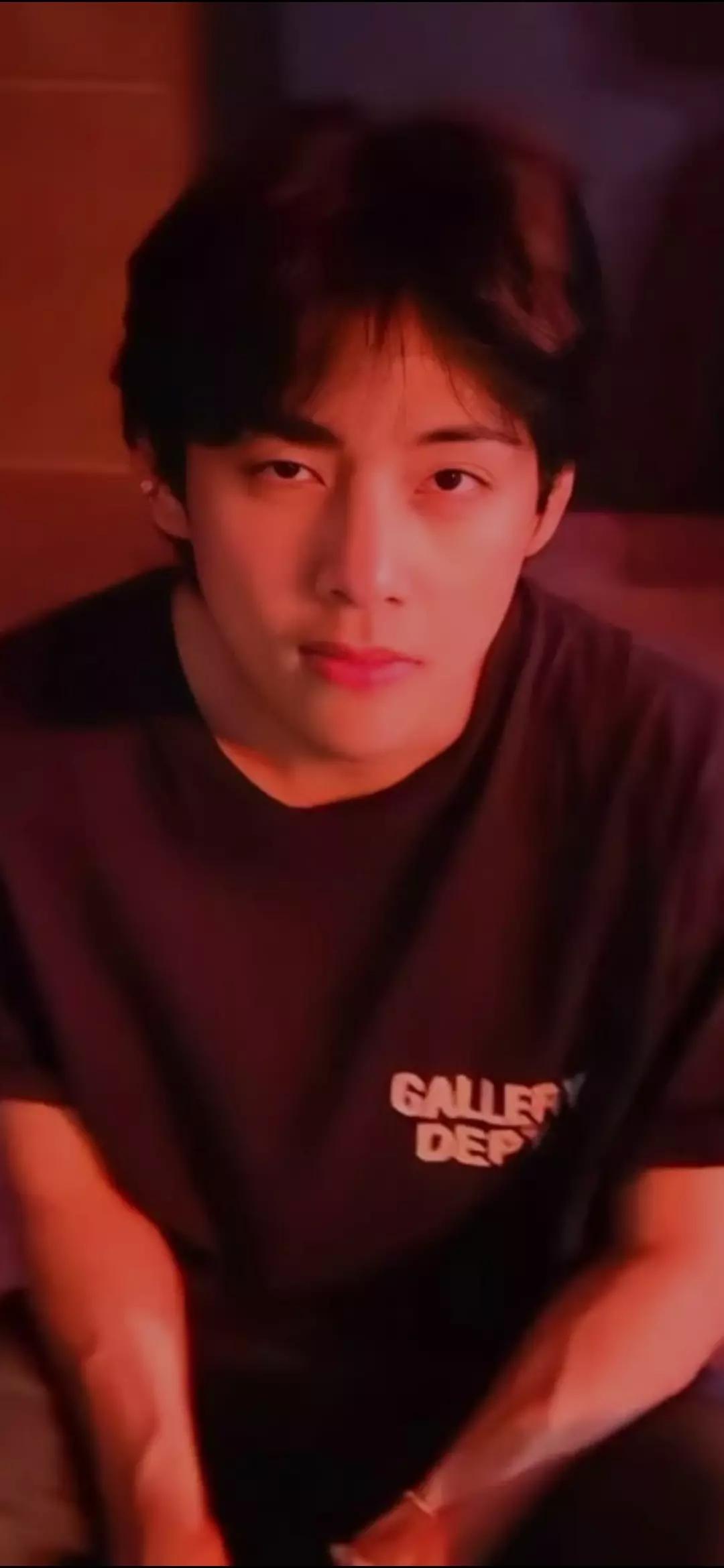 Kim Taehyung  thumbnail