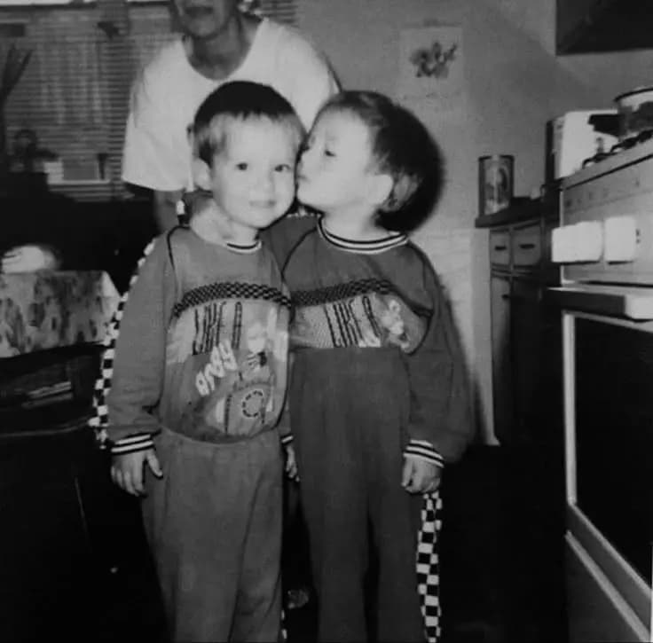 Tom e Bill Kaulitz  thumbnail