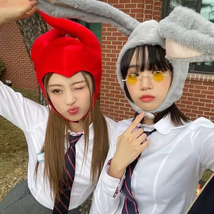 Chaewon and Yunjin thumbnail