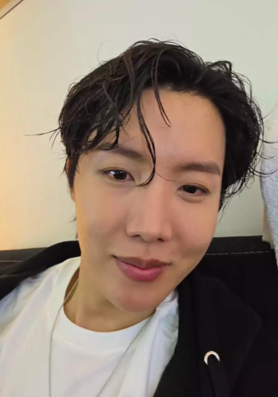 Hoseok  thumbnail