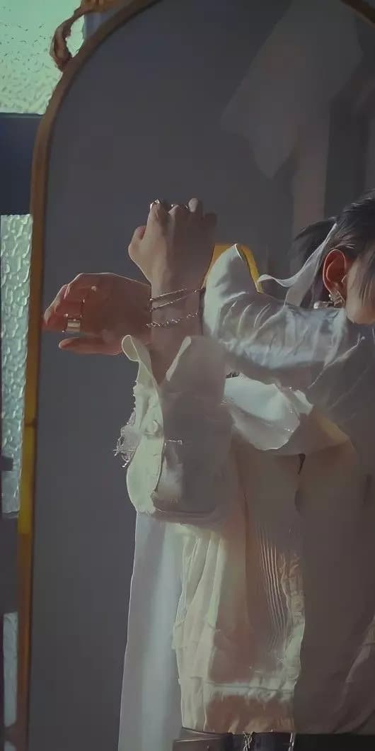 Hwang Hyunjin  thumbnail