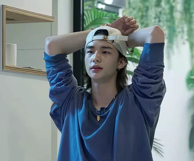 `~ Hwang hyunjin  thumbnail