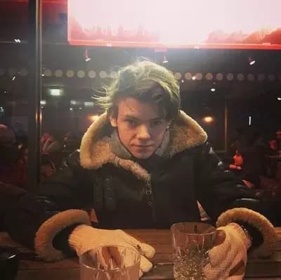 Thomas Sangster thumbnail