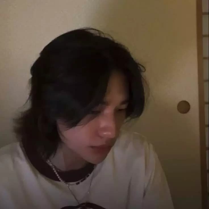 Hyunjin >< thumbnail