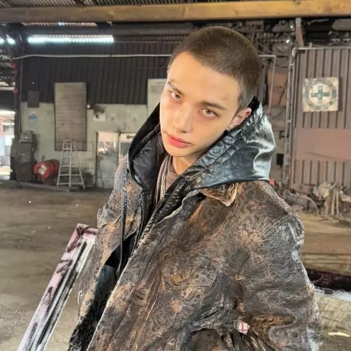 Hwang Hyunjin thumbnail