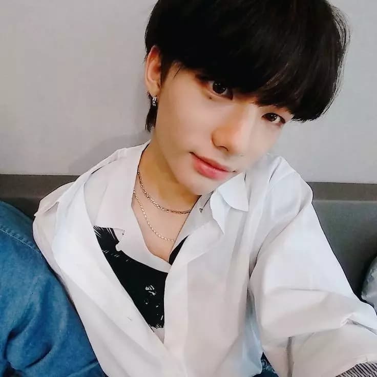 Hwang Hyunjin thumbnail