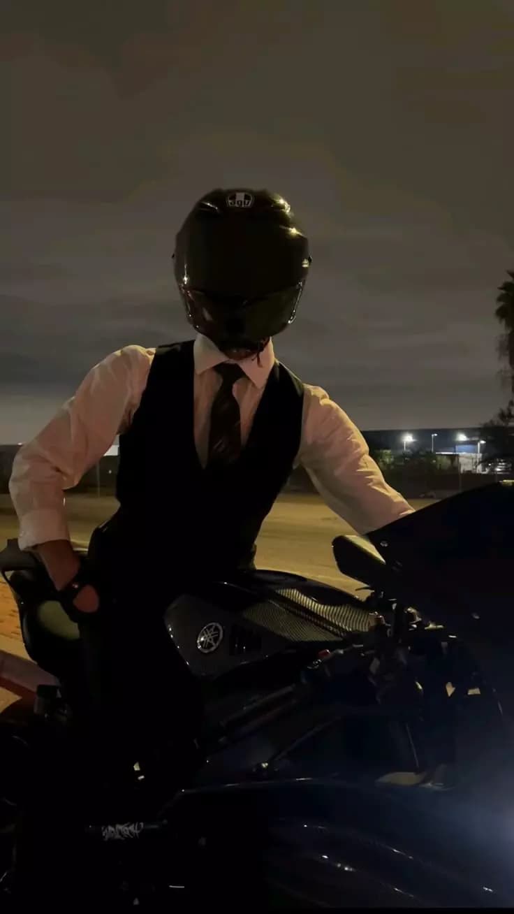 Alex Vanderbilt thumbnail