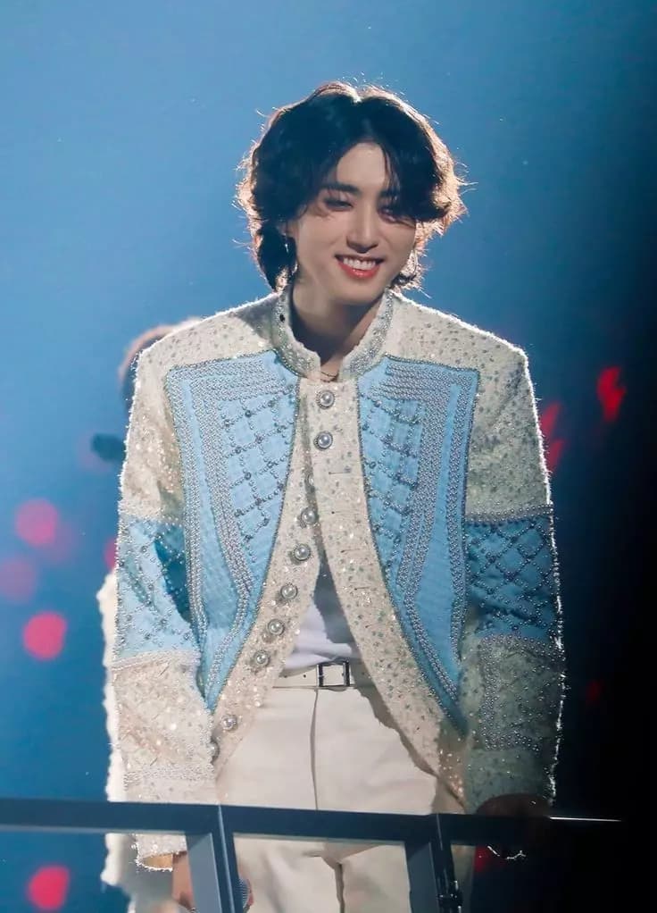 Hyunjin/ un beso thumbnail