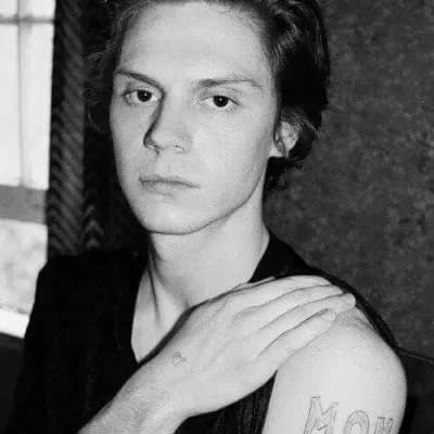 Evan Peters thumbnail