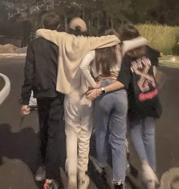 Group of friends thumbnail