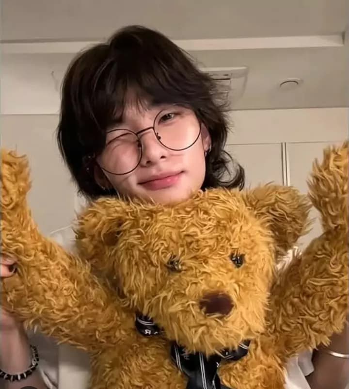 Hyunjin thumbnail