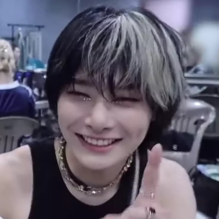 Jeongin  thumbnail