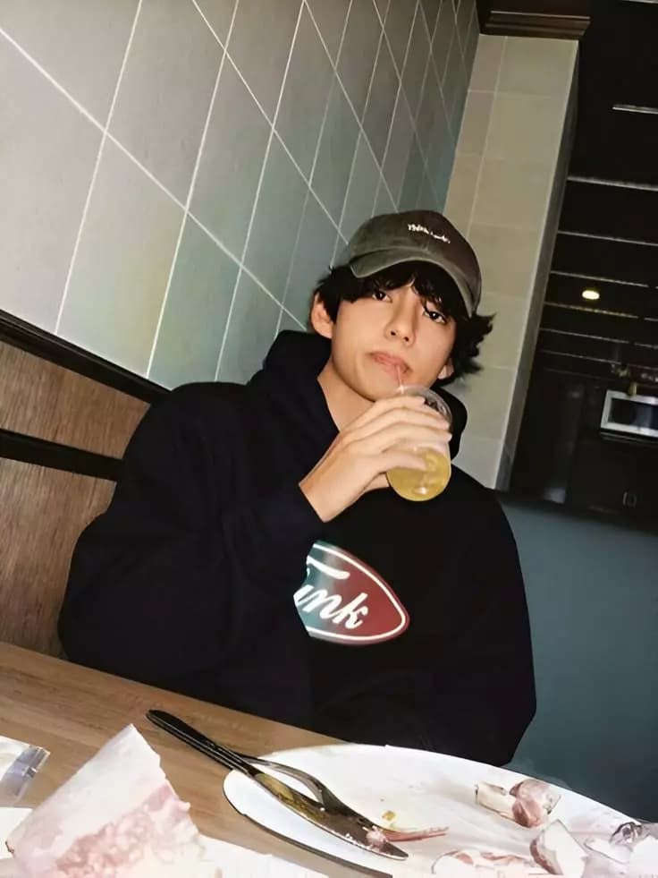 kim taehyung thumbnail