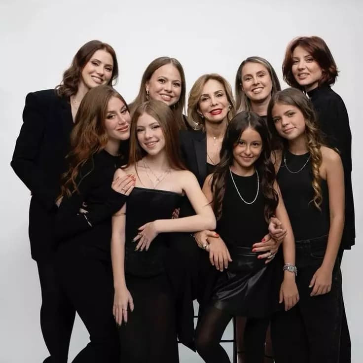 Mari Maria Family thumbnail