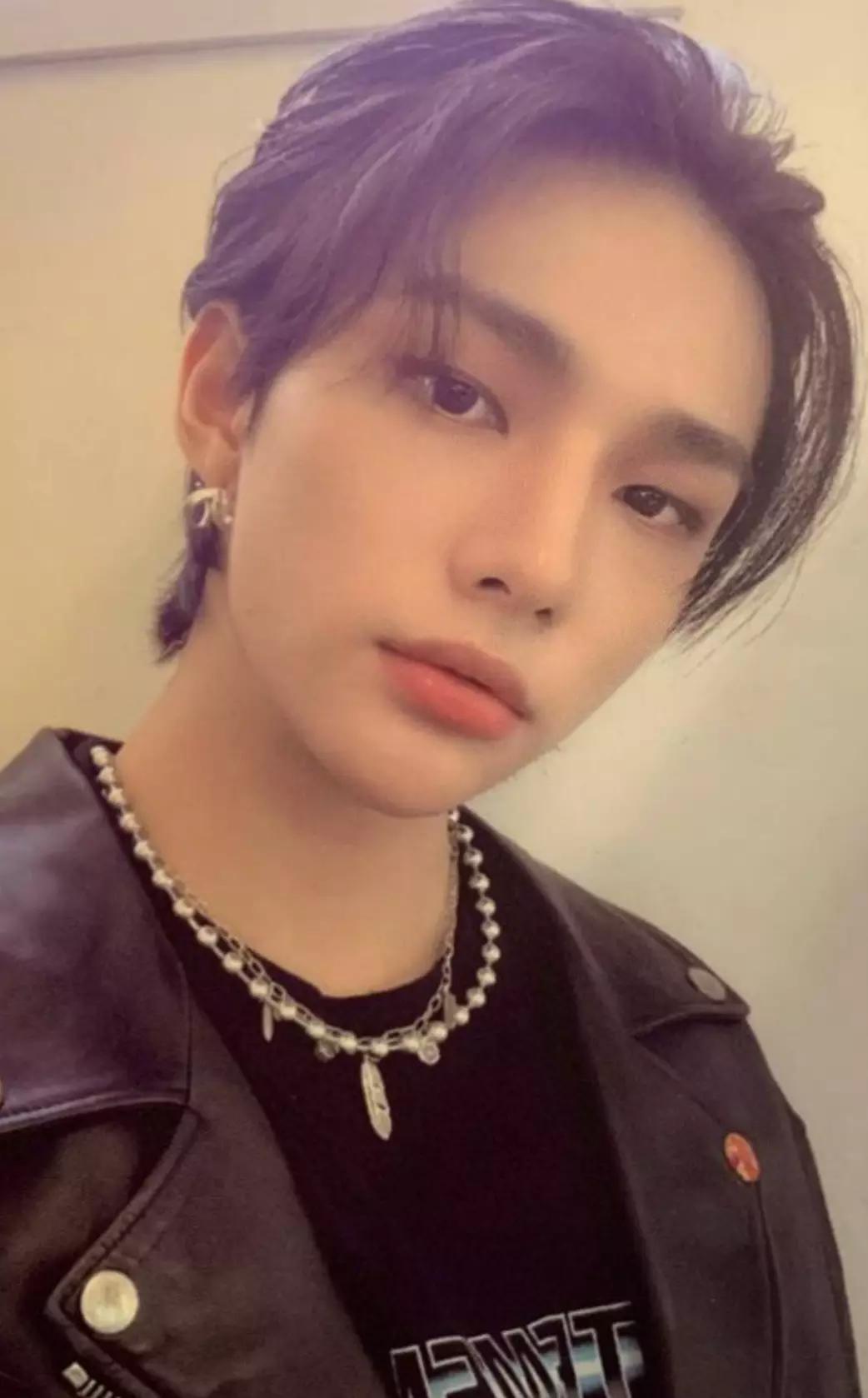 Hwang Hyunjin thumbnail