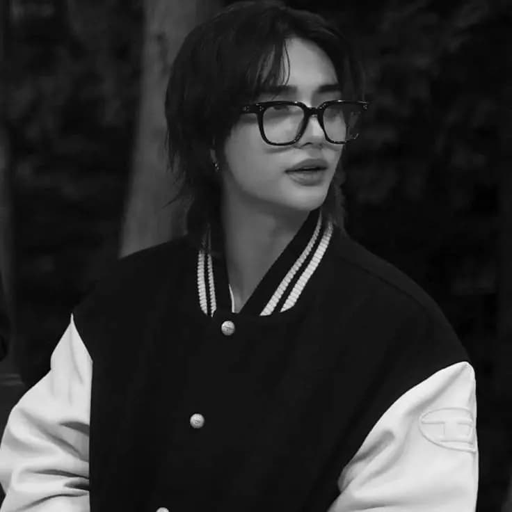 Hwang Hyunjin thumbnail