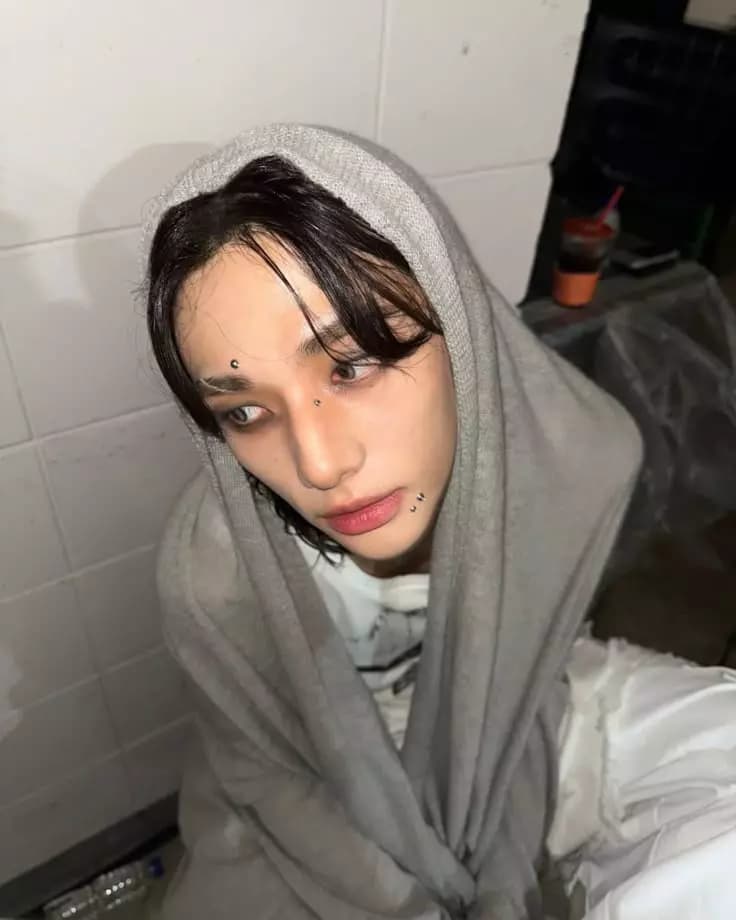 Hwang Hyunjin  thumbnail