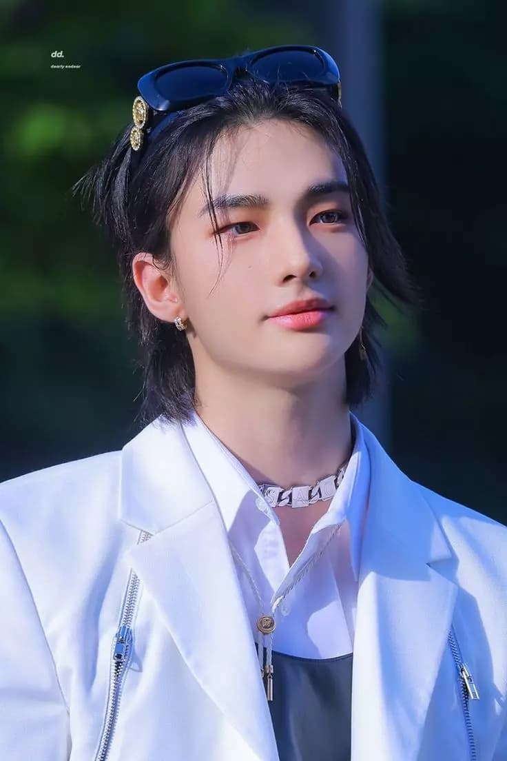 Hwang hyunjin thumbnail