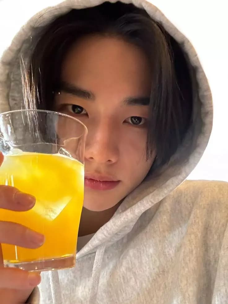 Hyunjin  thumbnail