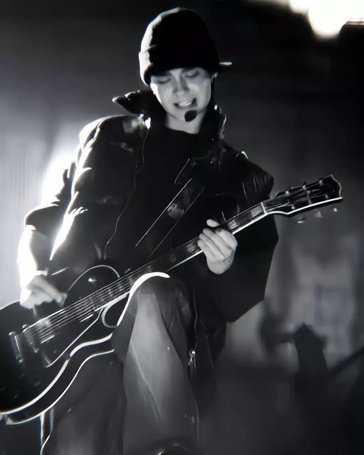 Tom Kaulitz (Tokio Hotel concert) thumbnail