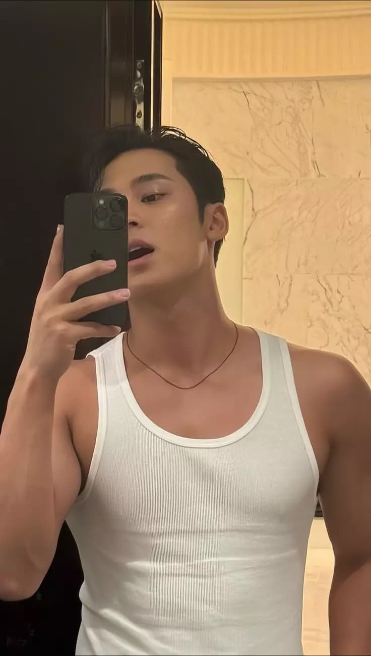 Kim mingyu  thumbnail