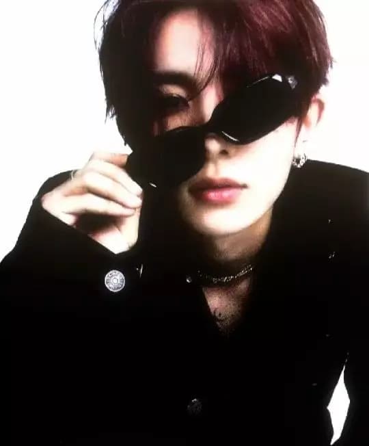 𝓛ee 𝓗eeseung. . .  thumbnail
