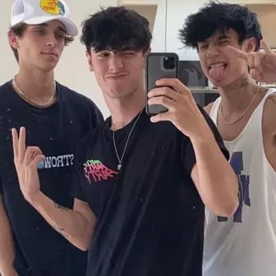 ian and his friends thumbnail