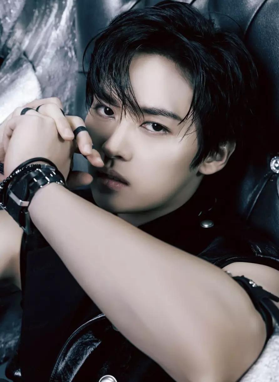 Lee Know thumbnail