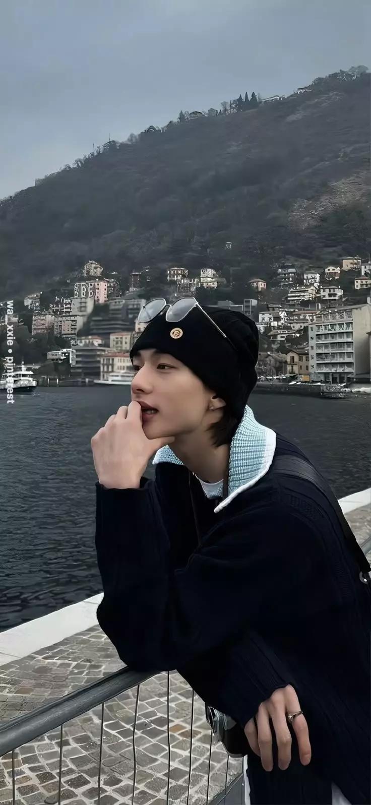 hyunjin thumbnail