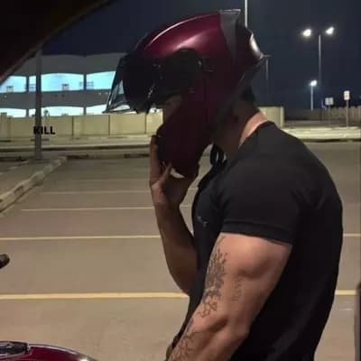 Weslim // Motorcyclist thumbnail