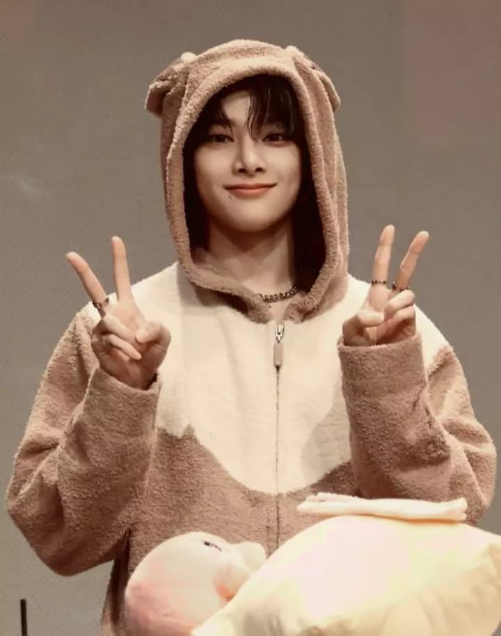 Jeongin thumbnail
