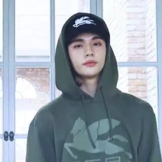 Hwang Hyunjin thumbnail