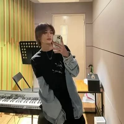 Hyunjin  thumbnail