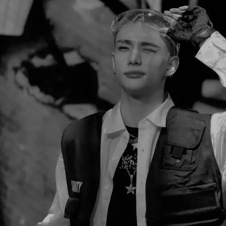Hwang Hyunjin  thumbnail