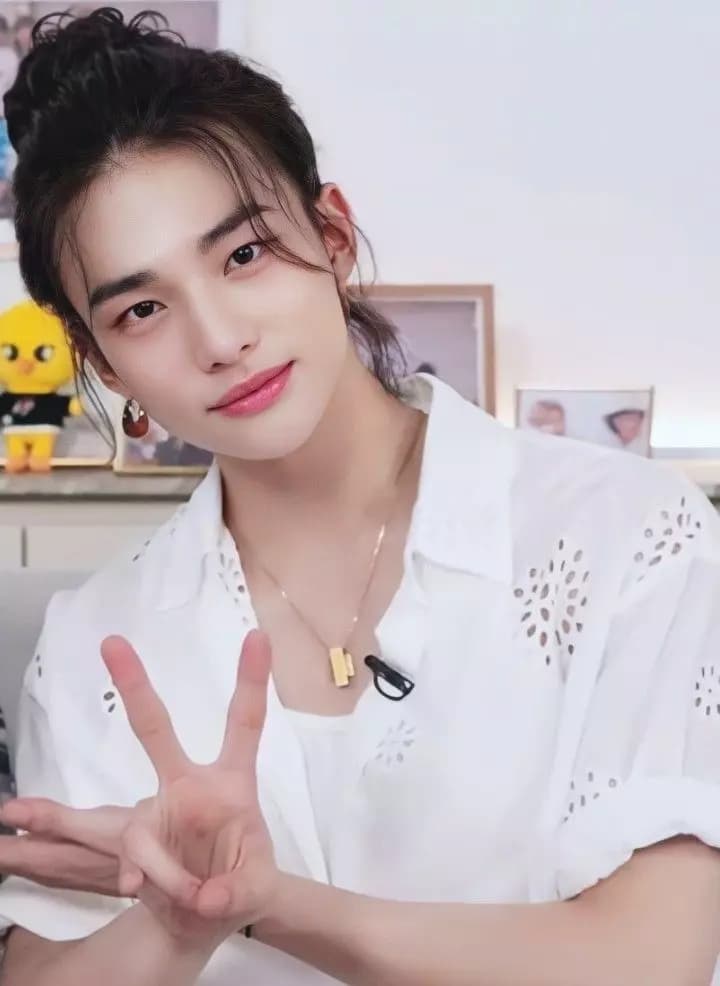 Hyunjina thumbnail