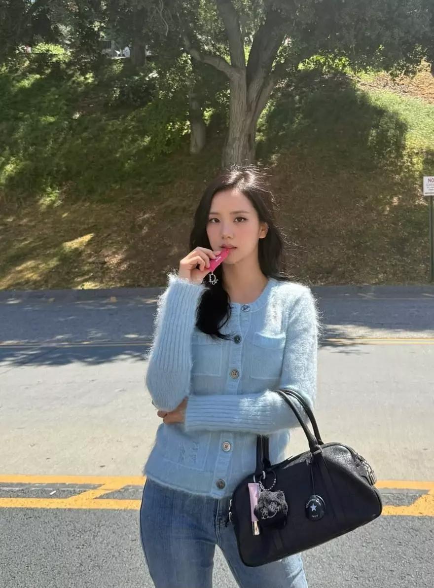 Kim Jisoo  thumbnail
