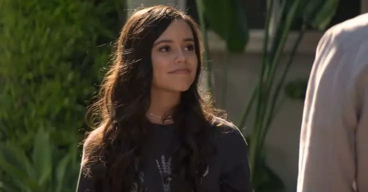 Ellie Alves  thumbnail