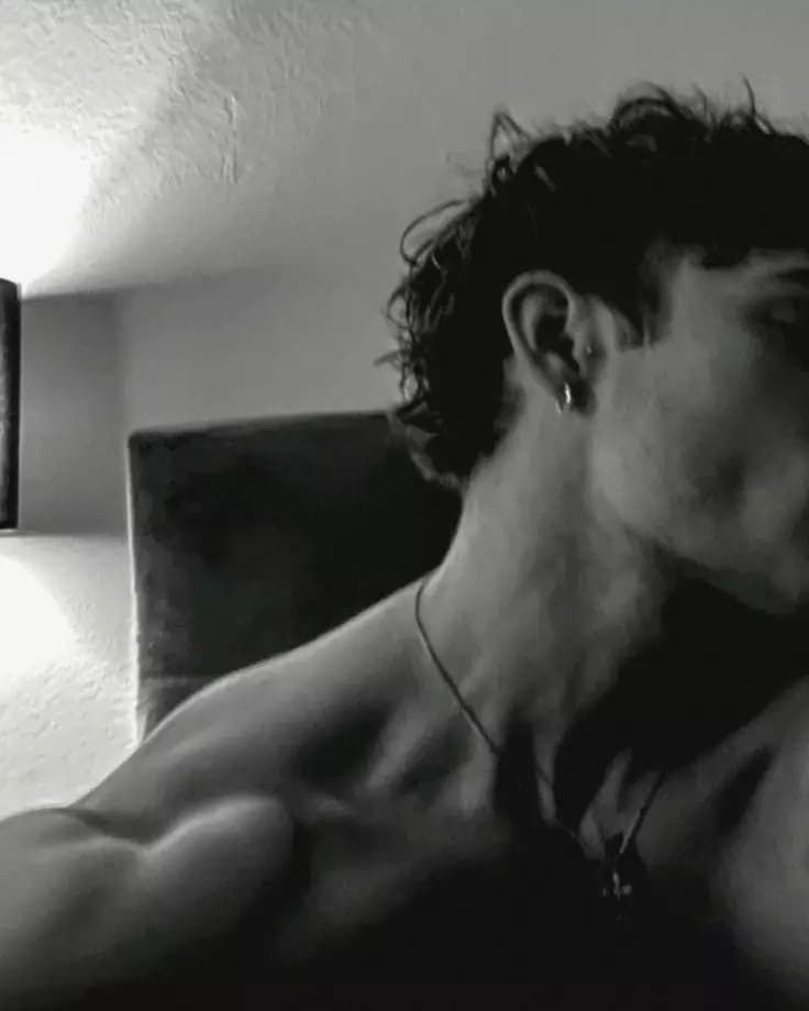 Alek thumbnail
