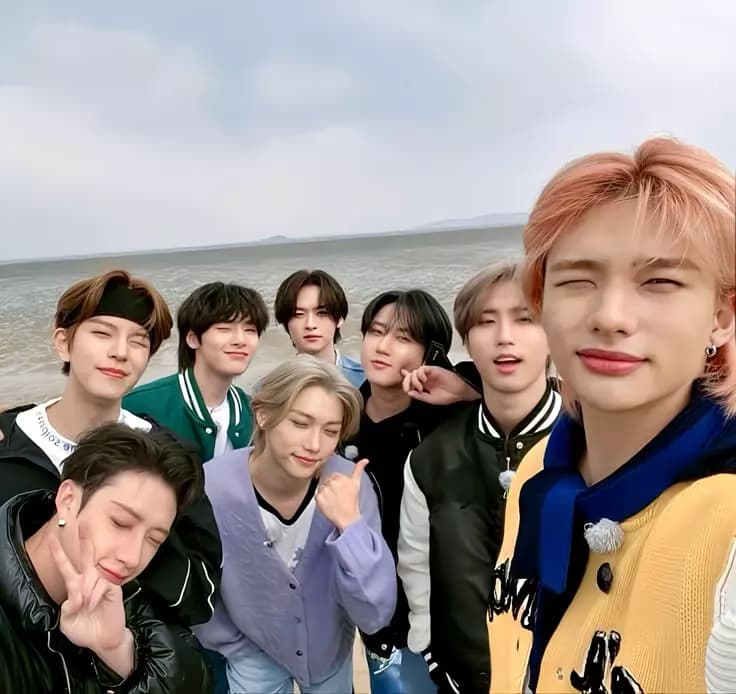 Stray kids thumbnail