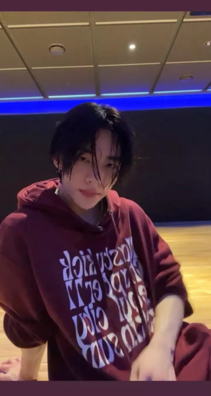 Hyunjin thumbnail