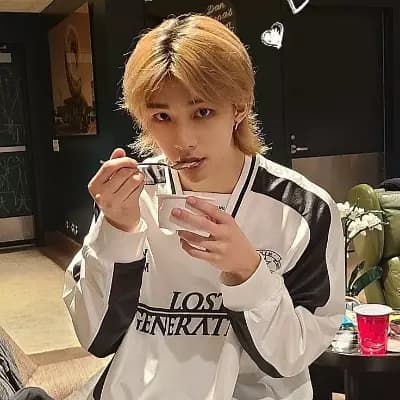 Hwang Hyunjin thumbnail