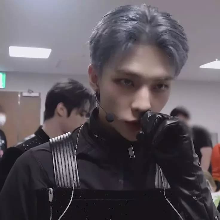 Hwang Hyunjin  thumbnail