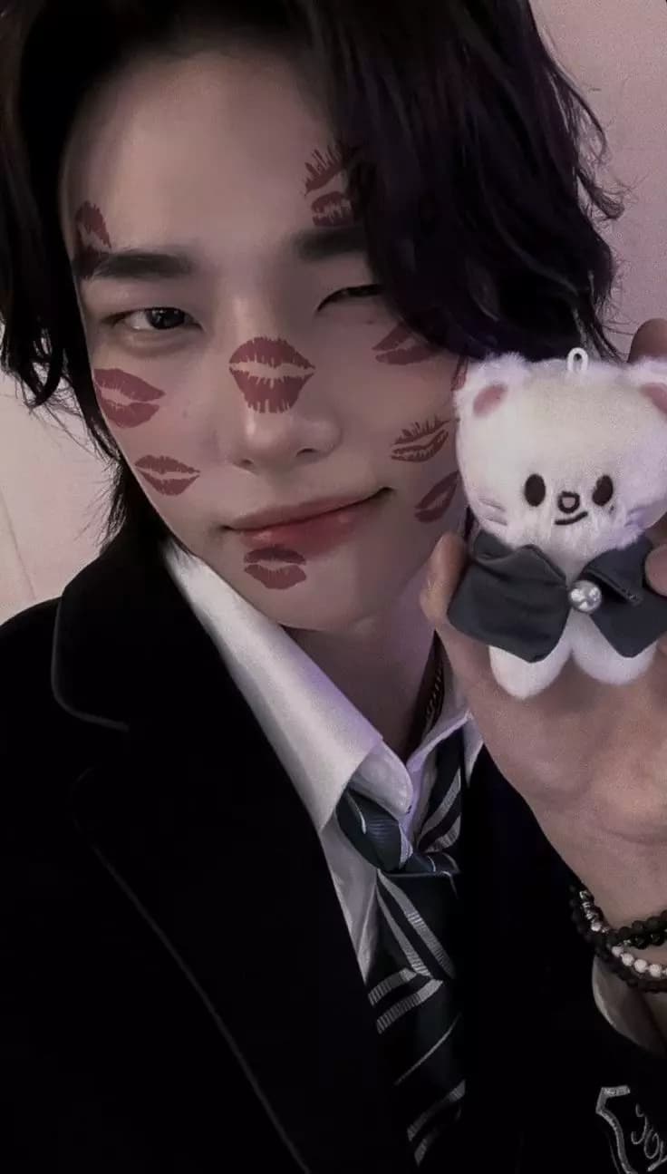 Hyunjin thumbnail