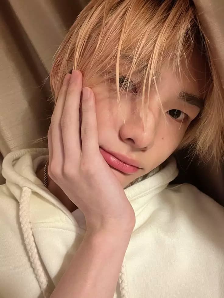 Hwang Hyunjin - Best Friend Since Childhood thumbnail
