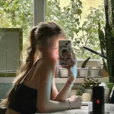 Larissa thumbnail