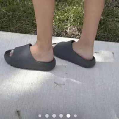 Mia thumbnail
