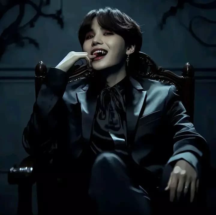 Yoongi, a vampire who visits you at night thumbnail